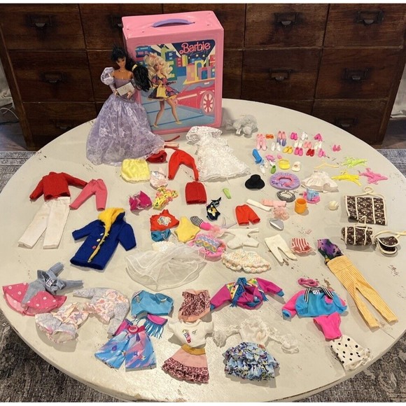 Vintage 80s Barbie Doll Lot Clothing Acessories Closet Case 1989 Trunk Brunette - Picture 1 of 16